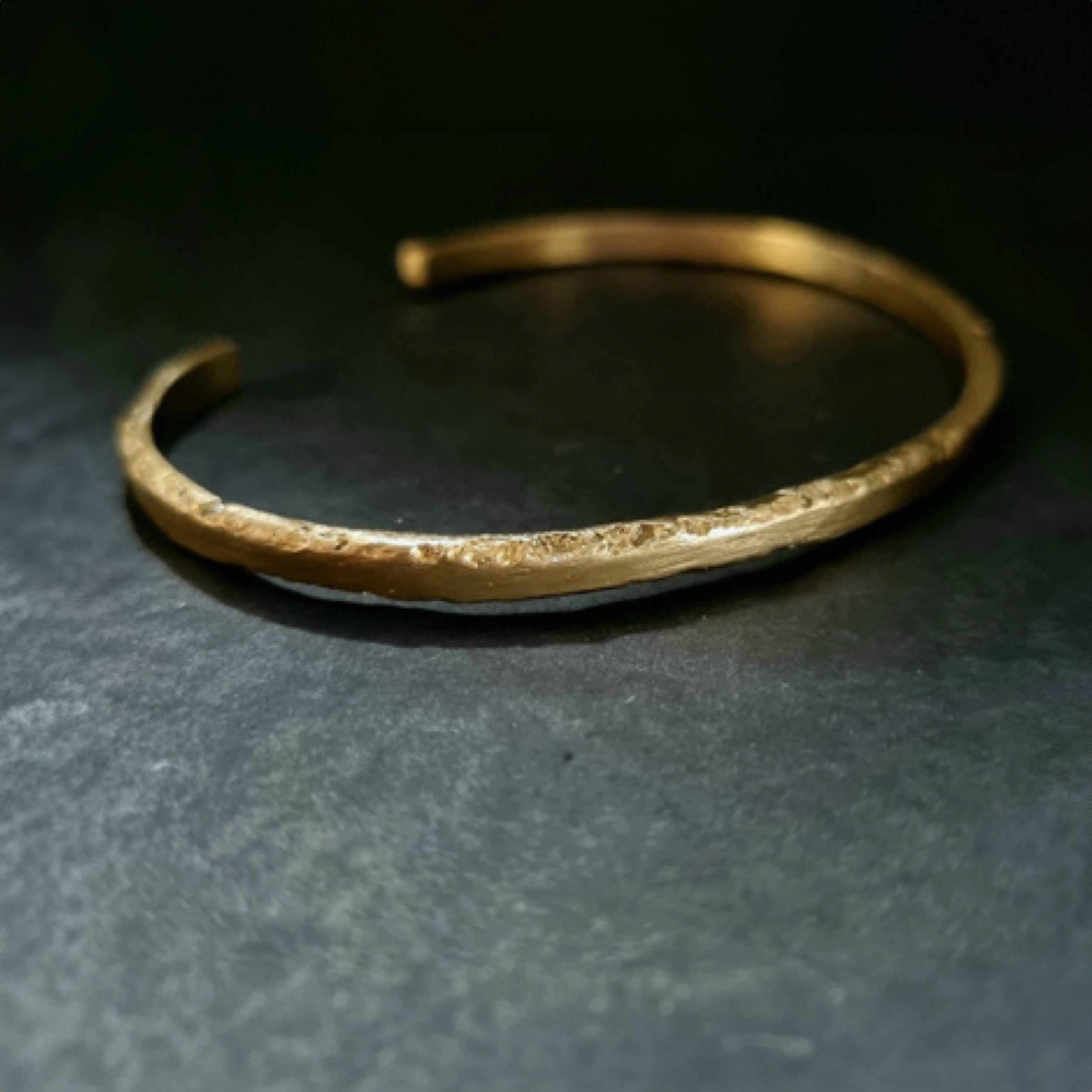 Thin Decayed Cuff